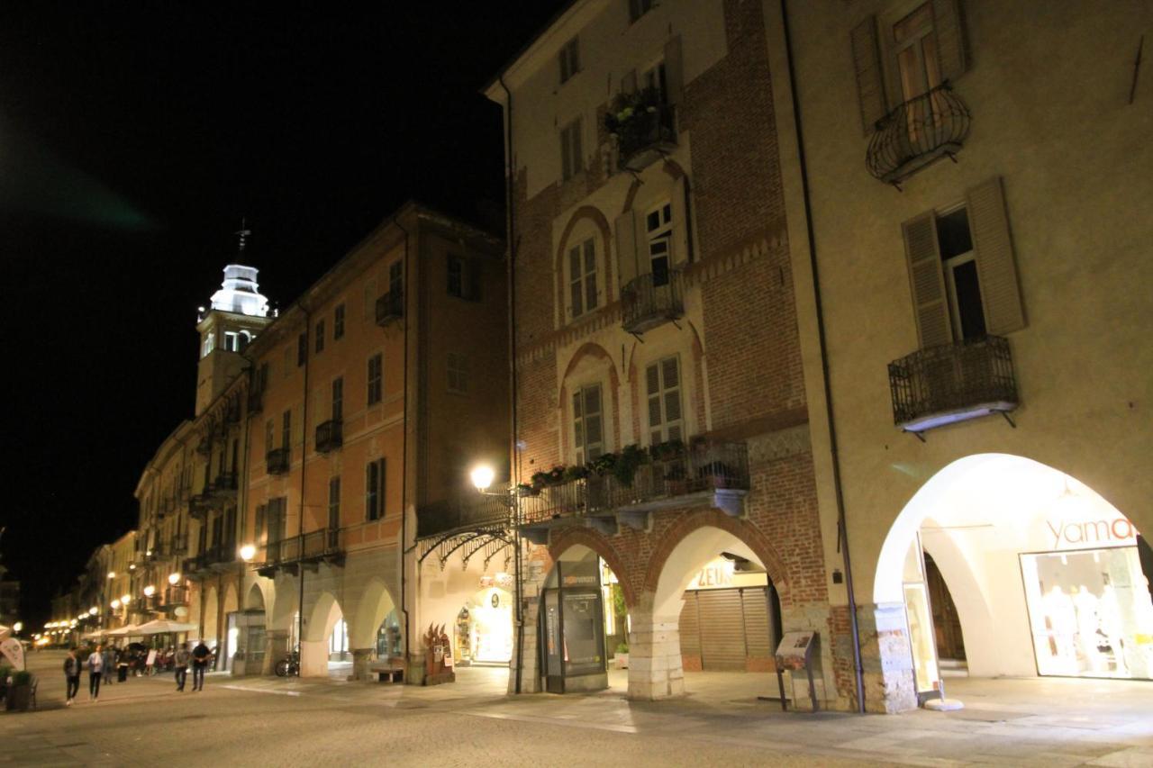 Appartamento Con Terrazza Nel Centro Storico. Cuneo Exterior foto